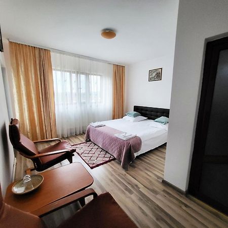 Pensiunea Dana Horezu Bagian luar foto