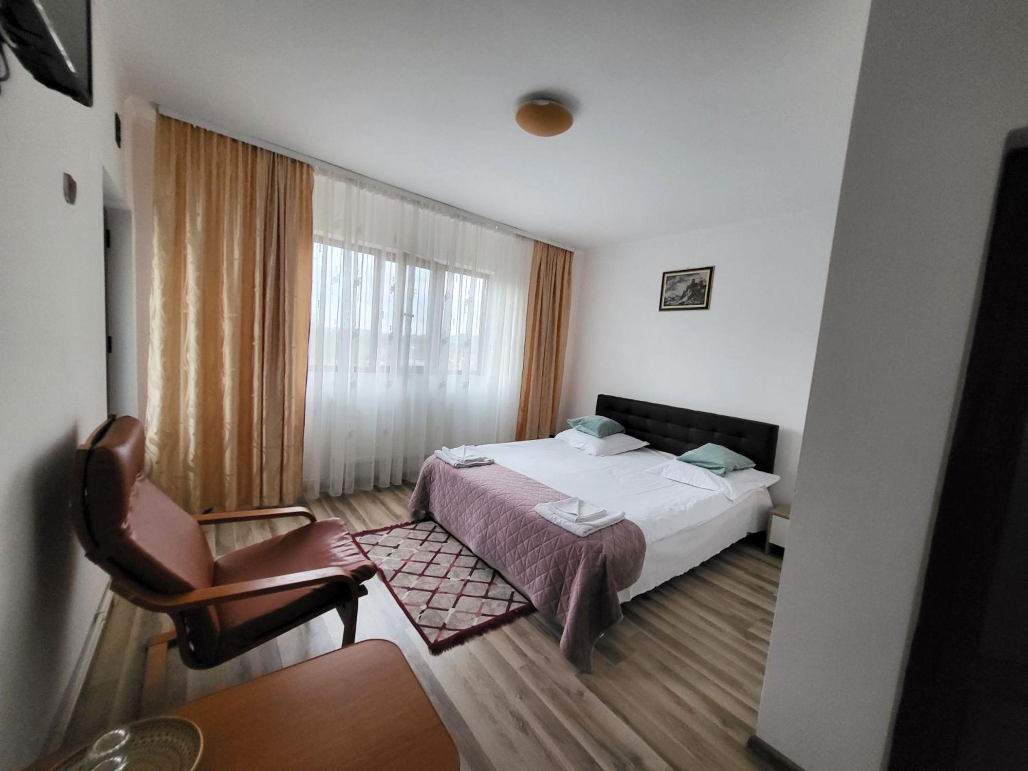 Pensiunea Dana Horezu Bagian luar foto
