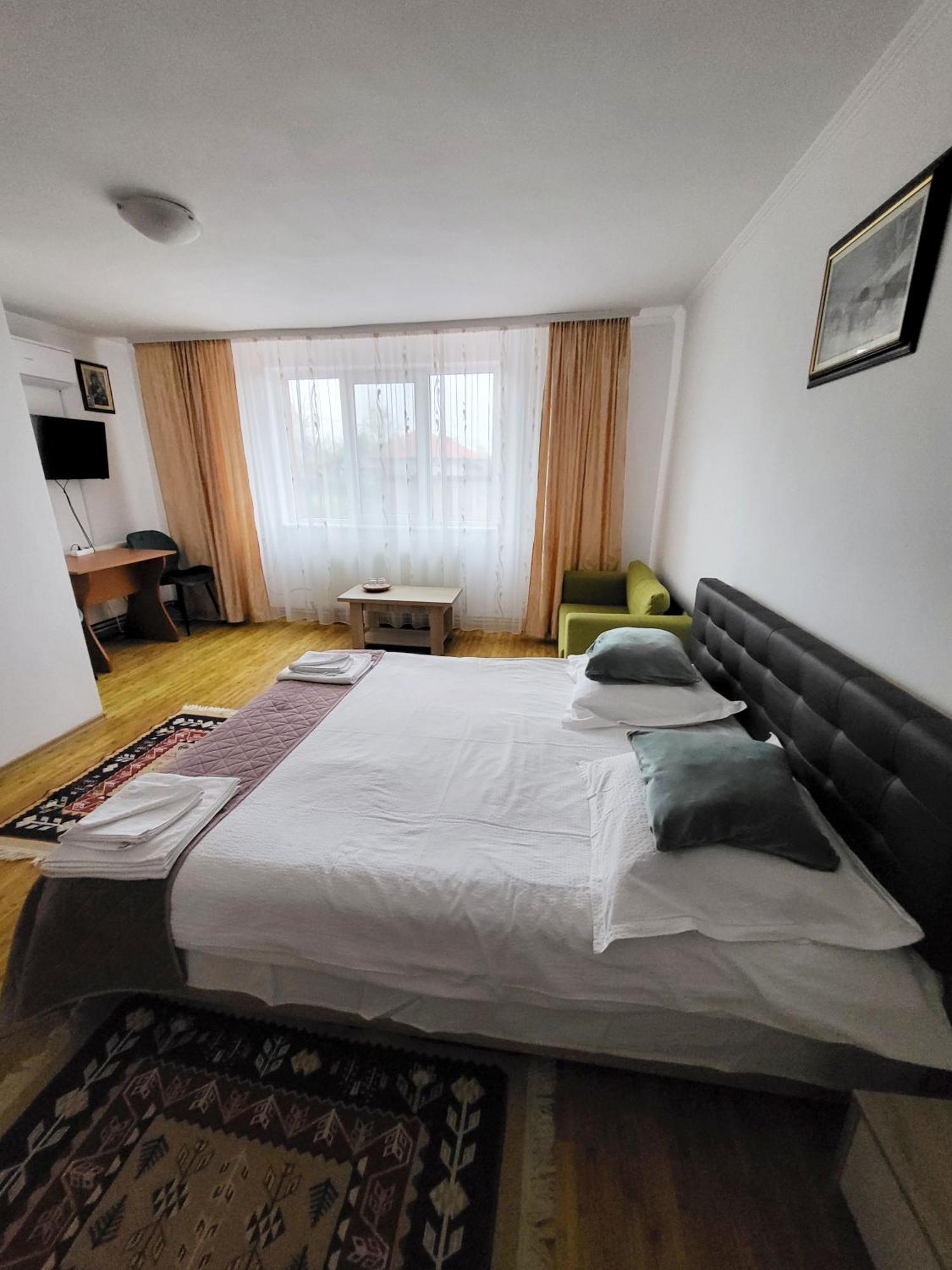 Pensiunea Dana Horezu Bagian luar foto