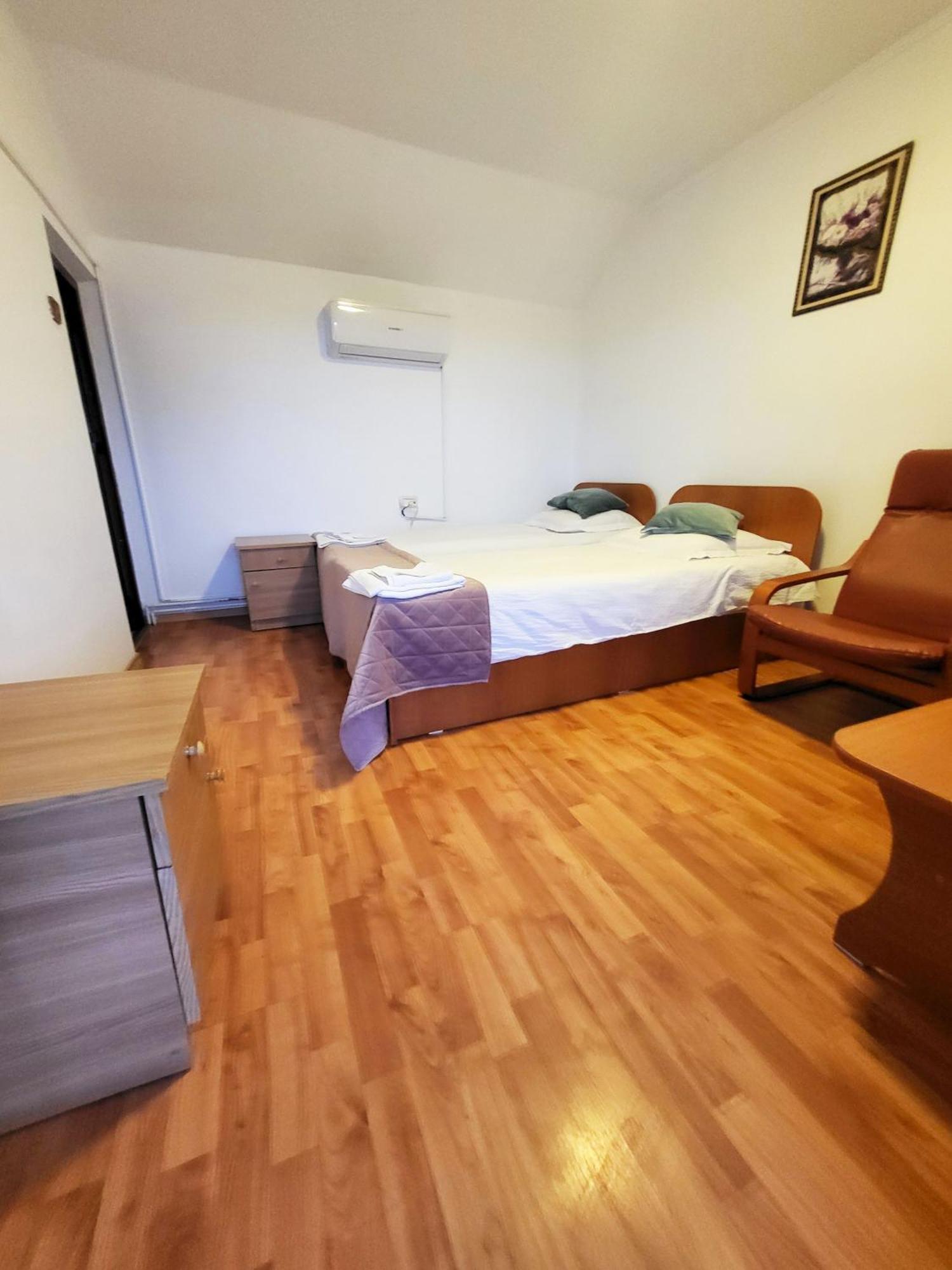Pensiunea Dana Horezu Bagian luar foto